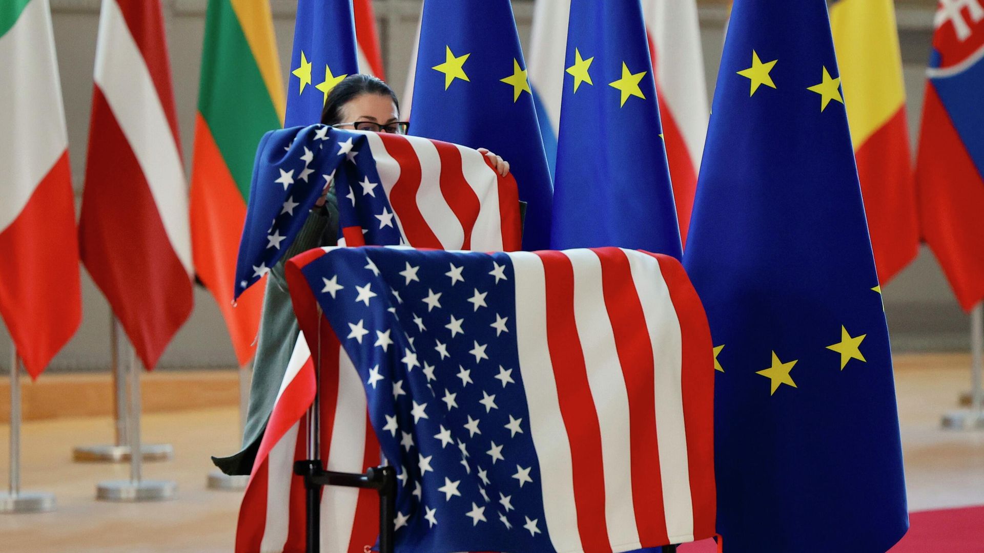 Флаги ЕС и США в здании Европейского совета в Брюсселе Флаги ЕС и США в здании Европейского совета в Брюсселе - РИА Новости, 1920, 13.02.2024