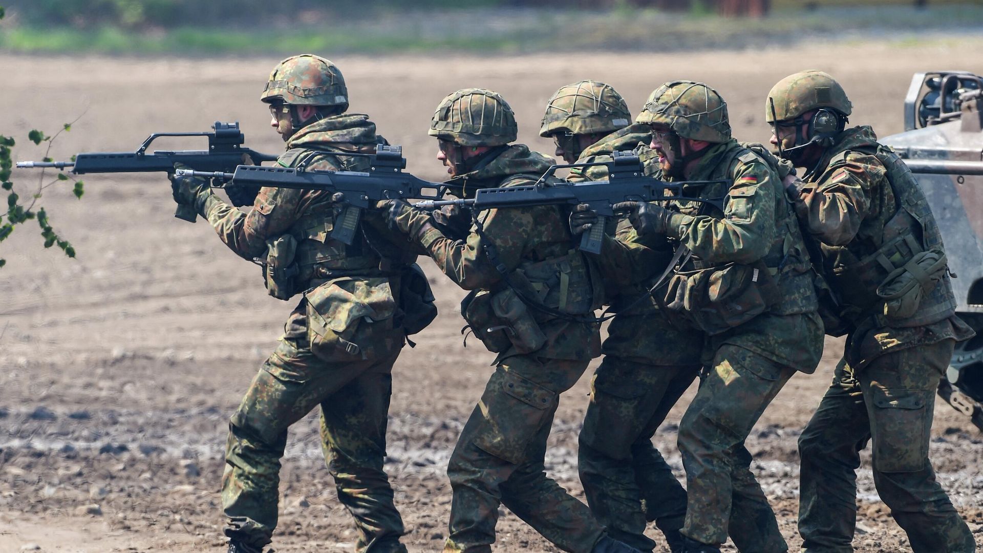 Солдаты Вооруженных сил Германии во время учений НАТО на военном полигоне в Мюнстере Солдаты Вооруженных сил Германии во время учений НАТО на военном полигоне в Мюнстере - РИА Новости, 1920, 02.06.2022
