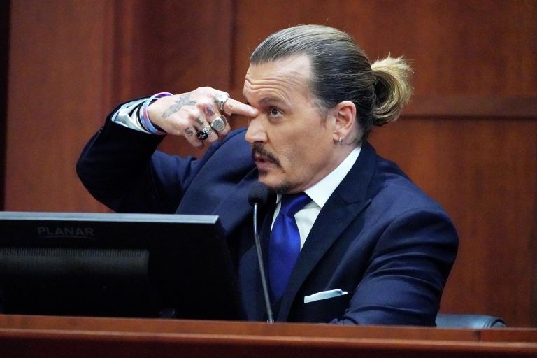 Актер Джонни Депп в зале суда окружного суда округа Фэрфакс, штат Вирджиния Актер Джонни Депп в зале суда окружного суда округа Фэрфакс, штат Вирджиния