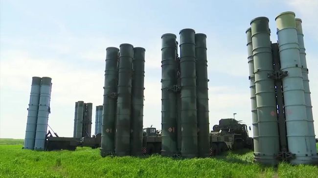 Расчет зенитной ракетной системы С-300