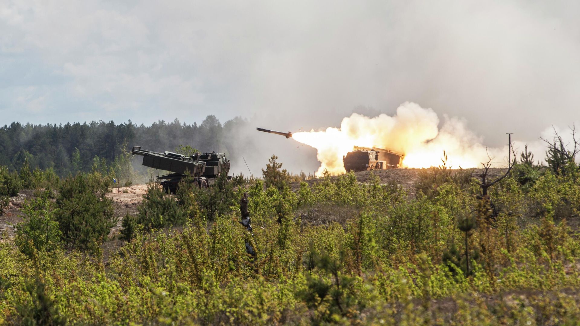 Американские высокомобильные ракетно-артиллерийские системы HIMARS Американские высокомобильные ракетно-артиллерийские системы HIMARS - РИА Новости, 1920, 13.07.2022