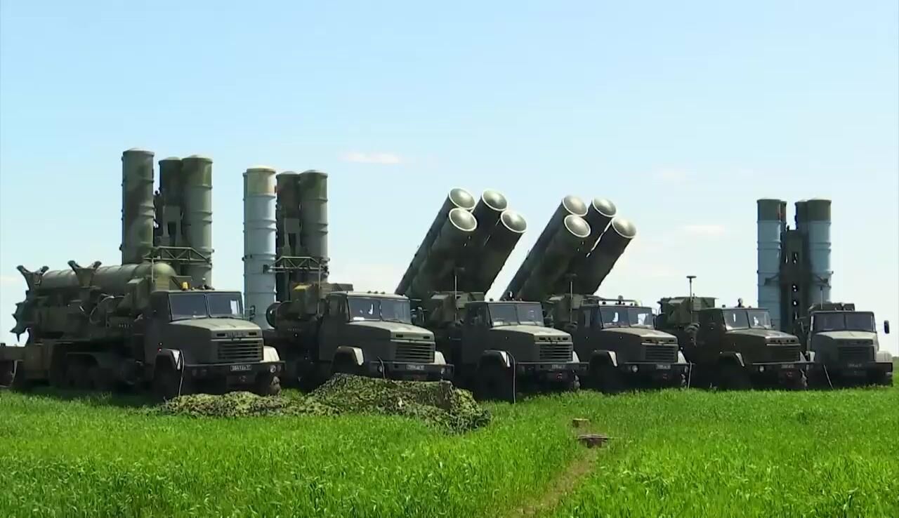 Расчет зенитной ракетной системы С-300ПМ2 Фаворит выполняет боевое задание в ходе специальной военной операции на Украине. Стоп-кад видео Расчет зенитной ракетной системы С-300ПМ2 Фаворит выполняет боевое задание в ходе специальной военной операции на Украине. Стоп-кад видео - РИА Новости, 1920, 10.04.2026