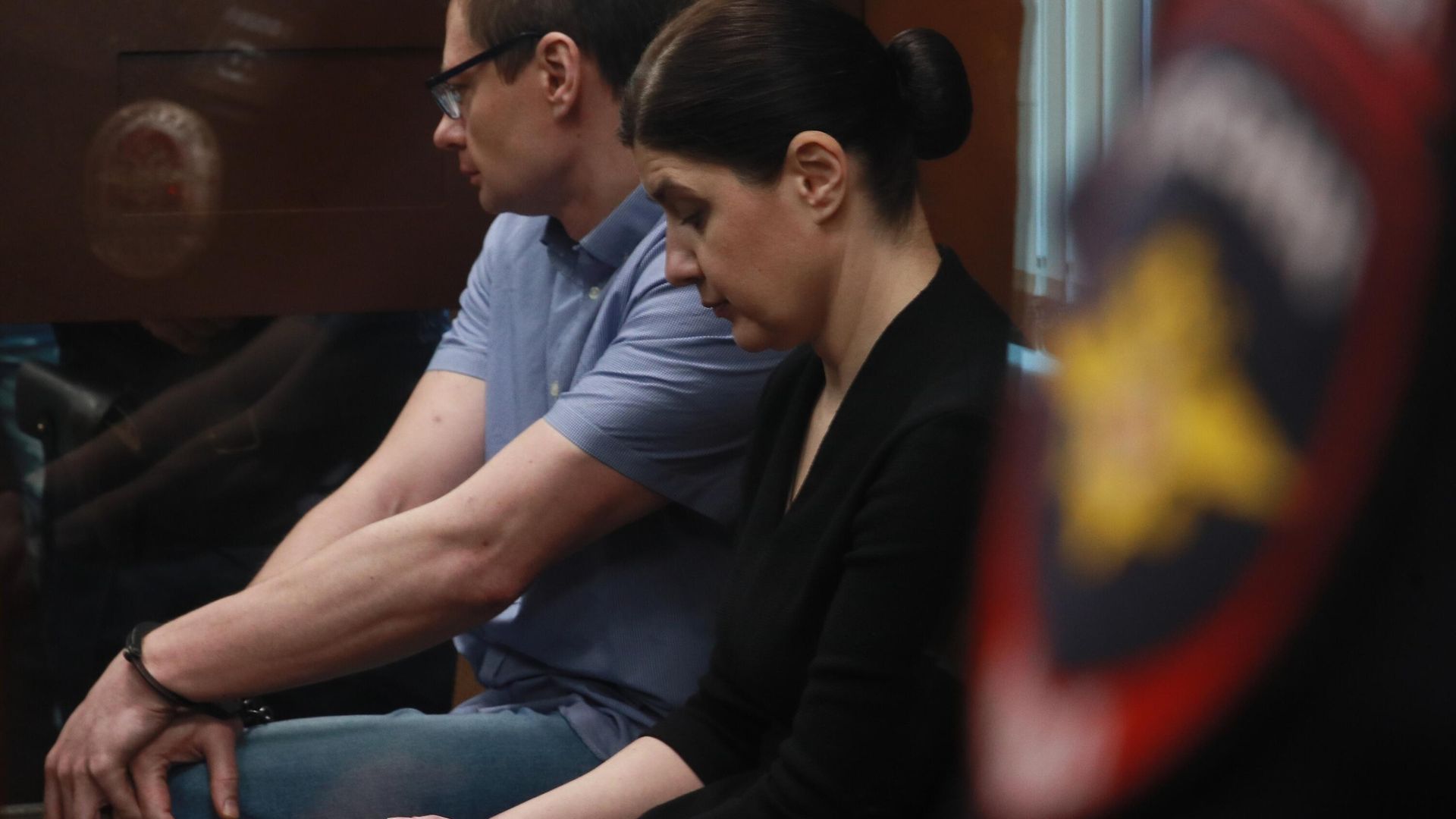 Марина Лукашевич и Артемий Рожков во время оглашения приговора в Мещанском суде Москвы. 2 июня 2022 Марина Лукашевич и Артемий Рожков во время оглашения приговора в Мещанском суде Москвы. 2 июня 2022 - РИА Новости, 1920, 02.06.2022