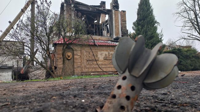 Оставшийся после минометного огня ВСУ корпус снаряда