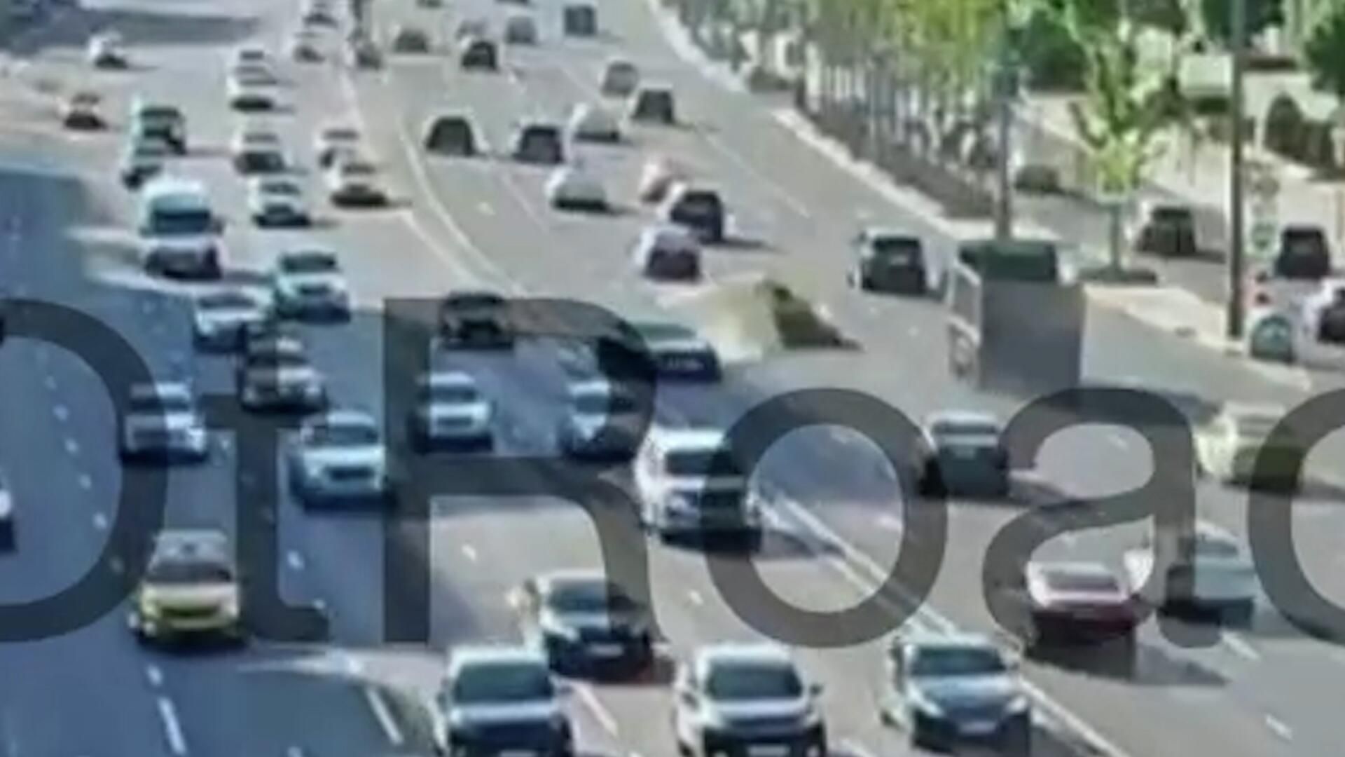 Момент ДТП на Садовом кольце в Москве Момент ДТП на Садовом кольце в Москве - РИА Новости, 1920, 05.06.2022