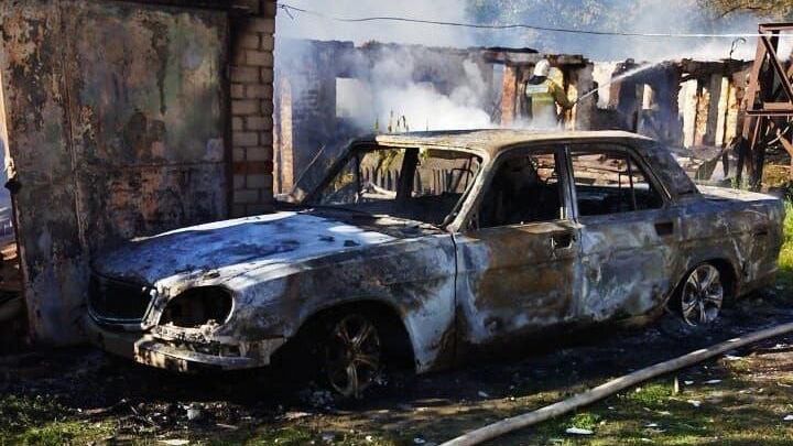 Сгоревший автомобиль в поселке Теткино Курской области в результате утреннего обстрела со стороны украинских военных Сгоревший автомобиль в поселке Теткино Курской области в результате утреннего обстрела со стороны украинских военных - РИА Новости, 1920, 06.06.2022
