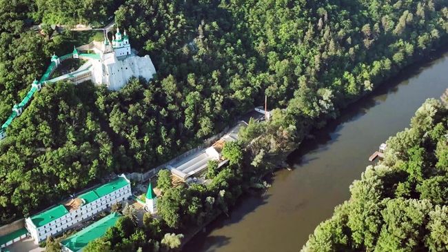 Свято-Успенская Святогорская лавра. Скриншот видео