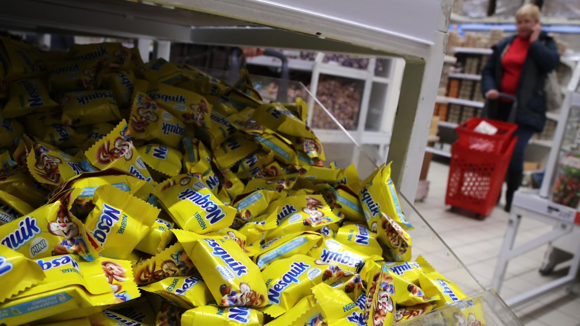 Продажа конфет Nesquik в одном из магазинов в Москве Продажа конфет Nesquik в одном из магазинов в Москве - РИА Новости, 1920, 13.06.2024
