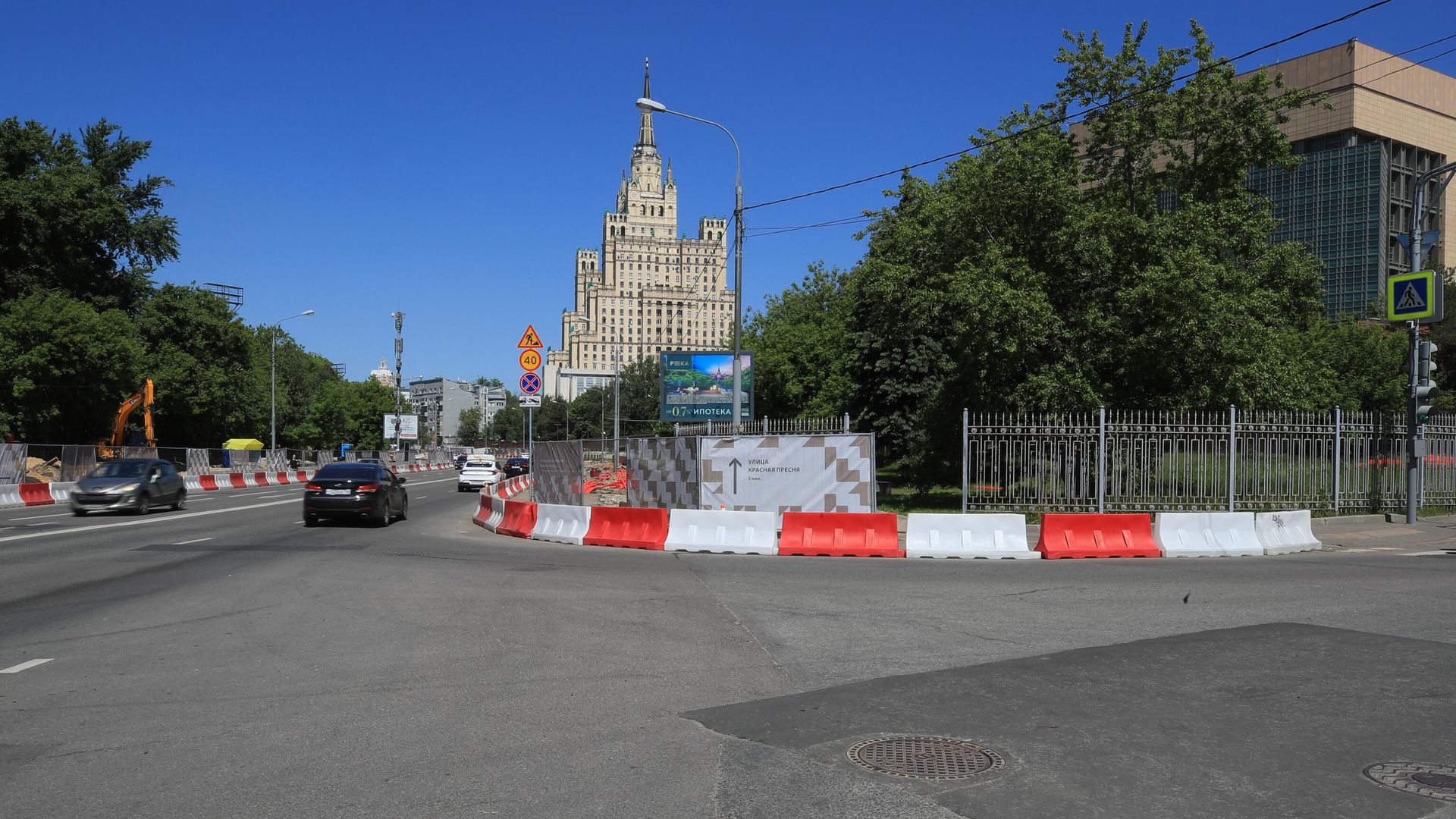 Площадь у посольства США на пересечении Конюшковской улицы и Большого Девятинского переулка в Москве Площадь у посольства США на пересечении Конюшковской улицы и Большого Девятинского переулка в Москве - РИА Новости, 1920, 08.06.2022