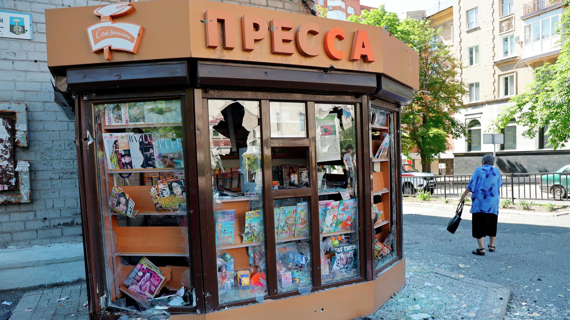Последствия обстрела центра Донецка Последствия обстрела центра Донецка - РИА Новости, 1920, 18.06.2022