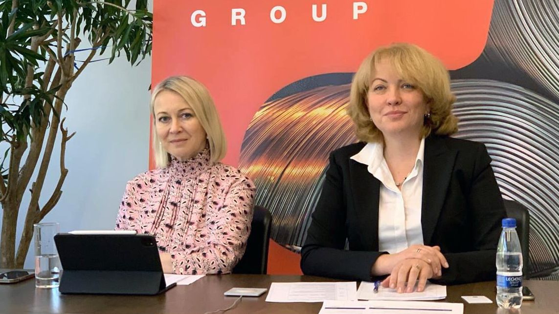 Заместитель генерального директора En+ Group по управлению персоналом Наталья Альбрехт и директор департамента внешних коммуникаций En+ Group Ольга Санарова Заместитель генерального директора En+ Group по управлению персоналом Наталья Альбрехт и директор департамента внешних коммуникаций En+ Group Ольга Санарова - РИА Новости, 1920, 08.06.2022