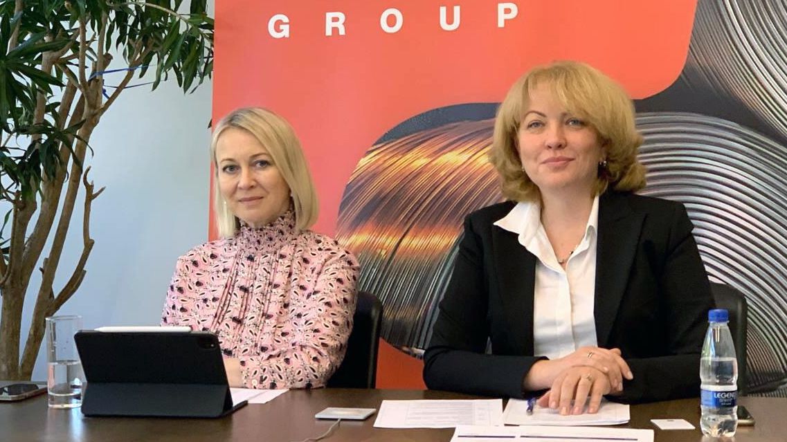 Заместитель генерального директора En+ Group по управлению персоналом Наталья Альбрехт и директор департамента внешних коммуникаций En+ Group Ольга Санарова Заместитель генерального директора En+ Group по управлению персоналом Наталья Альбрехт и директор департамента внешних коммуникаций En+ Group Ольга Санарова - РИА Новости, 1920, 08.06.2022
