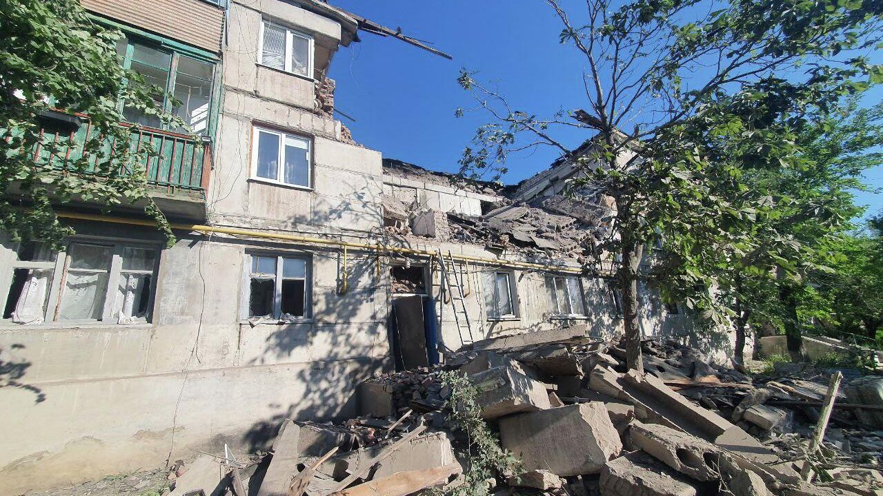 Последствия обстрела города Стаханова в ЛНР Последствия обстрела города Стаханова в ЛНР - РИА Новости, 1920, 09.06.2022