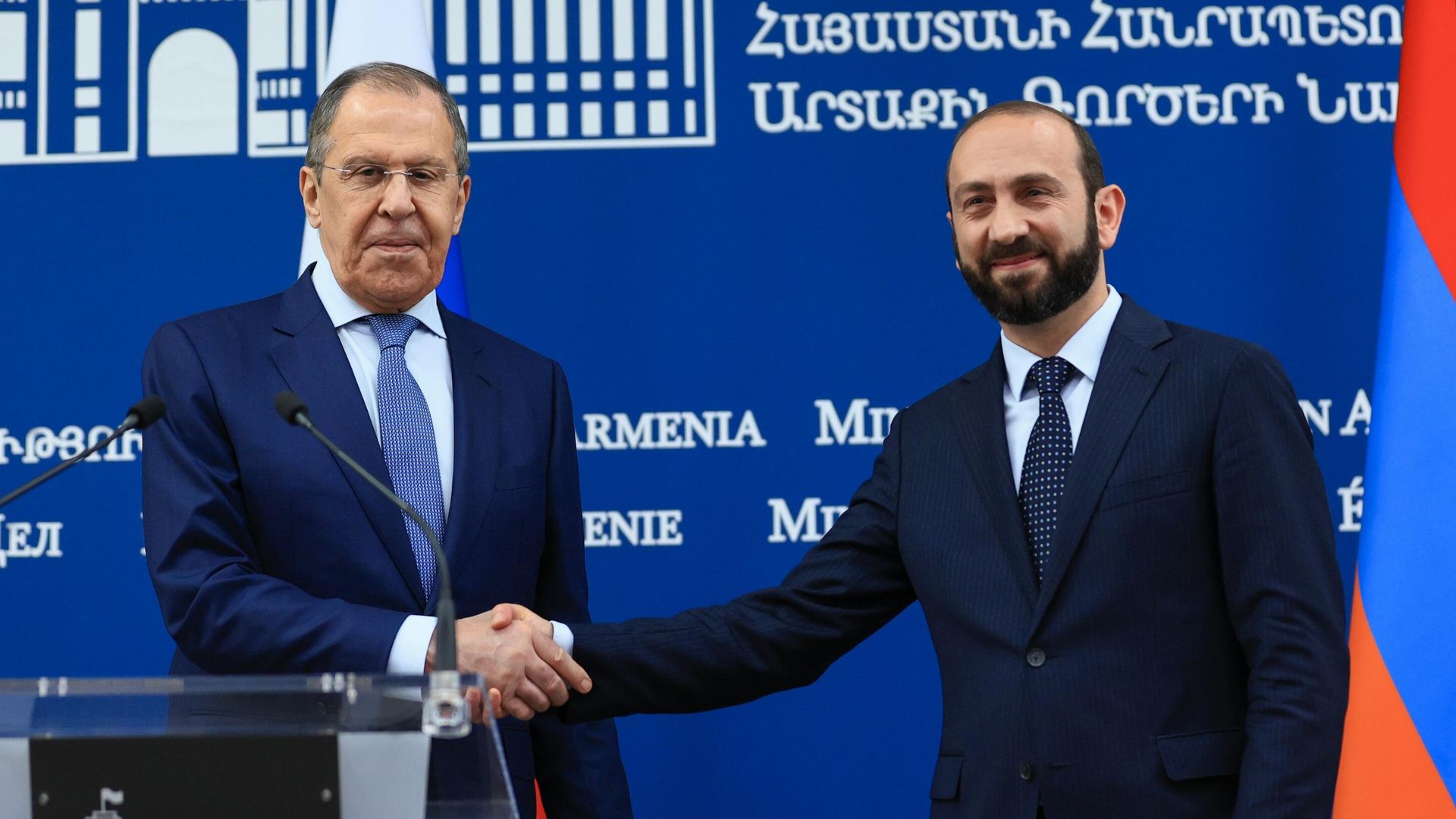 Министр иностранных дел РФ Сергей Лавров и министр иностранных дел Армении Арарат Мирзоян на совместной пресс-конференции по итогам встречи в Ереване. 9 июня 2022 Министр иностранных дел РФ Сергей Лавров и министр иностранных дел Армении Арарат Мирзоян на совместной пресс-конференции по итогам встречи в Ереване. 9 июня 2022 - РИА Новости, 1920, 09.06.2022