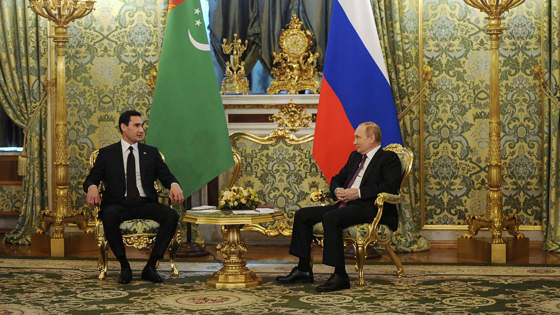 Президент России Владимир Путин и президент Туркменистана Сердар Бердымухамедов во время встречи в Москве Президент России Владимир Путин и президент Туркменистана Сердар Бердымухамедов во время встречи в Москве - РИА Новости, 1920, 10.06.2022