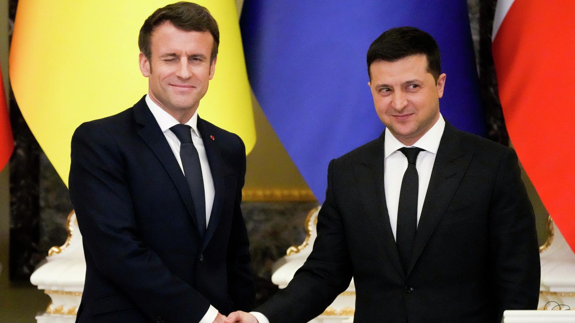 Президент Франции Эммануэль Макрон и президент Украины Владимир Зеленский во время встречи в Киеве - РИА Новости, 1920, 13.12.2022