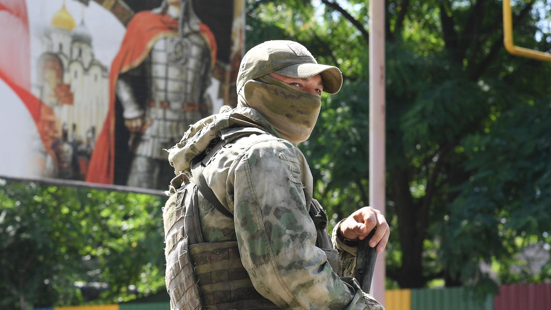 Российский военнослужащий на улице Мелитополя Российский военнослужащий на улице Мелитополя - РИА Новости, 1920, 14.09.2022