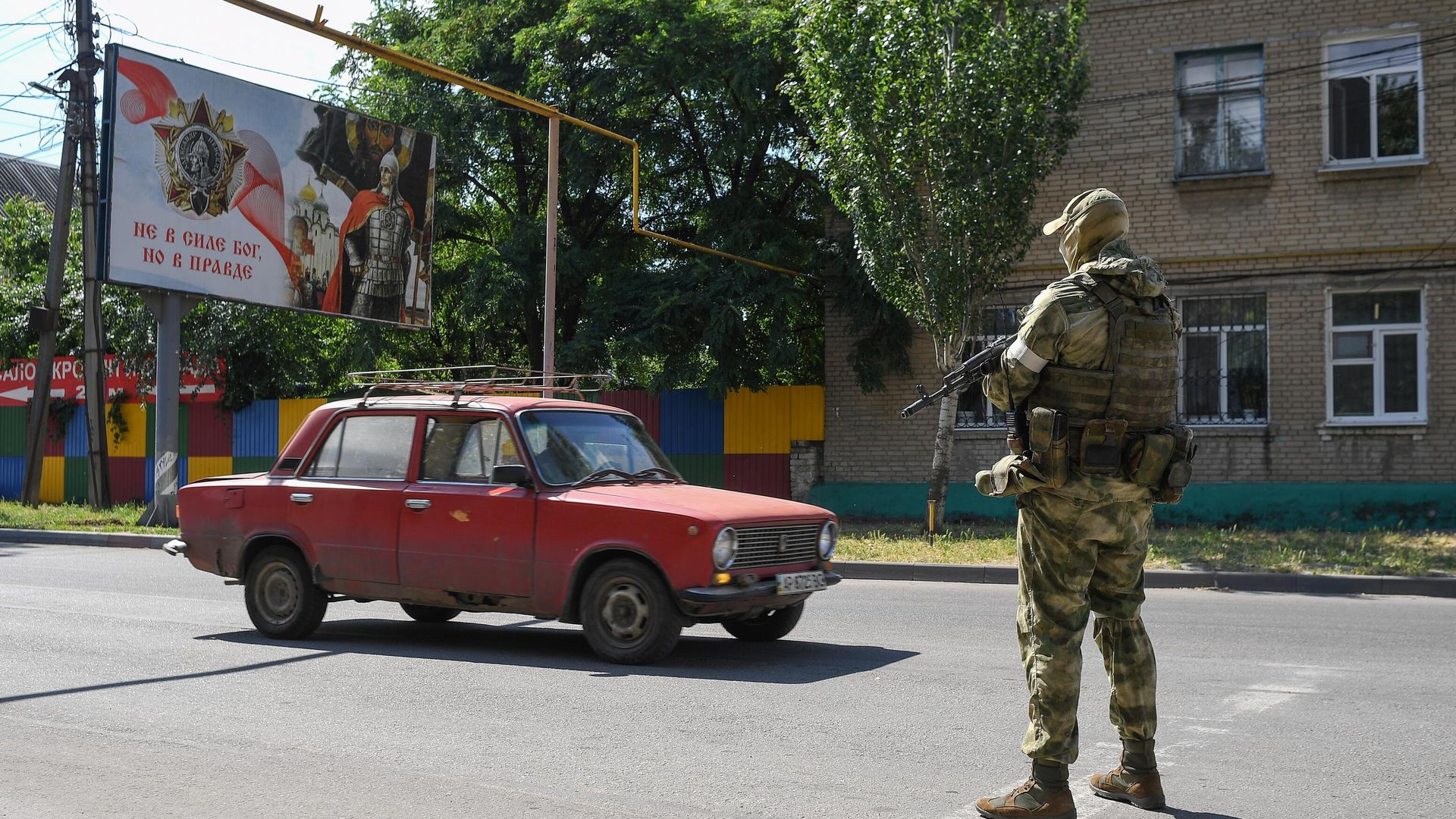 Российский военнослужащий на улице Мелитополя Российский военнослужащий на улице Мелитополя - РИА Новости, 1920, 11.07.2022