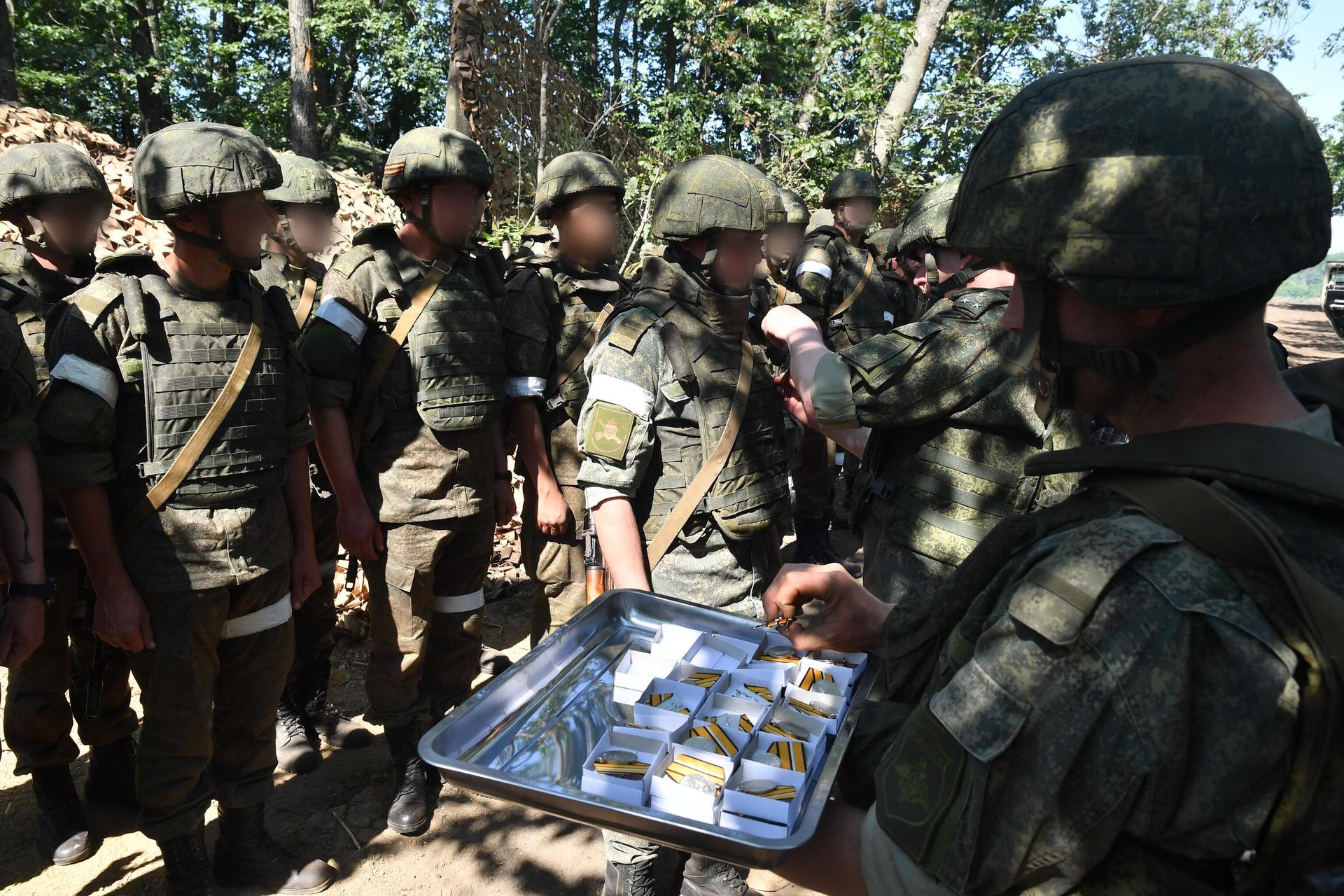 Награждение военнослужащих медалями За боевые отличия за проявленный героизм в ходе спецоперации на Украине Награждение военнослужащих медалями За боевые отличия за проявленный героизм в ходе спецоперации на Украине - РИА Новости, 1920, 06.07.2023