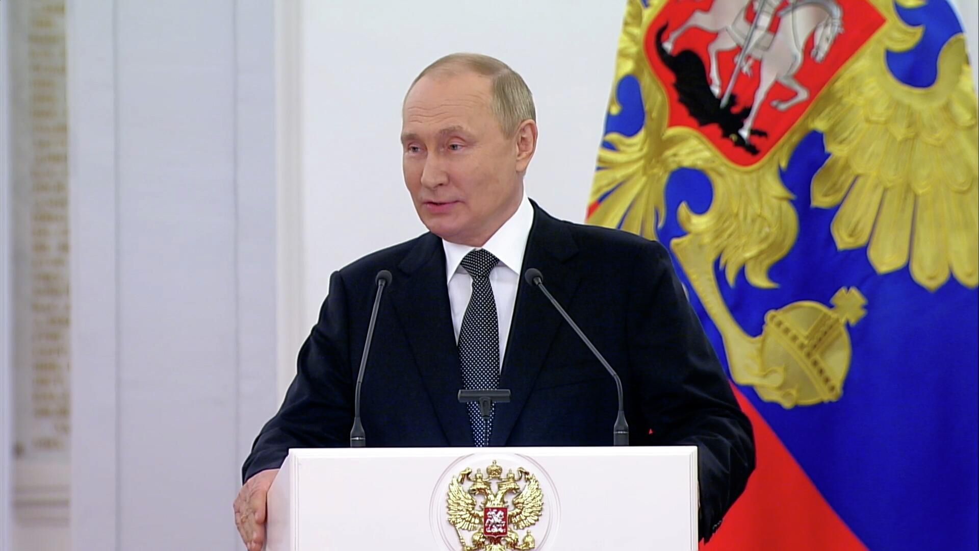 Были простыми крестьянами, а потом – простыми рабочими – Путин о своих предках - РИА Новости, 1920, 12.06.2022