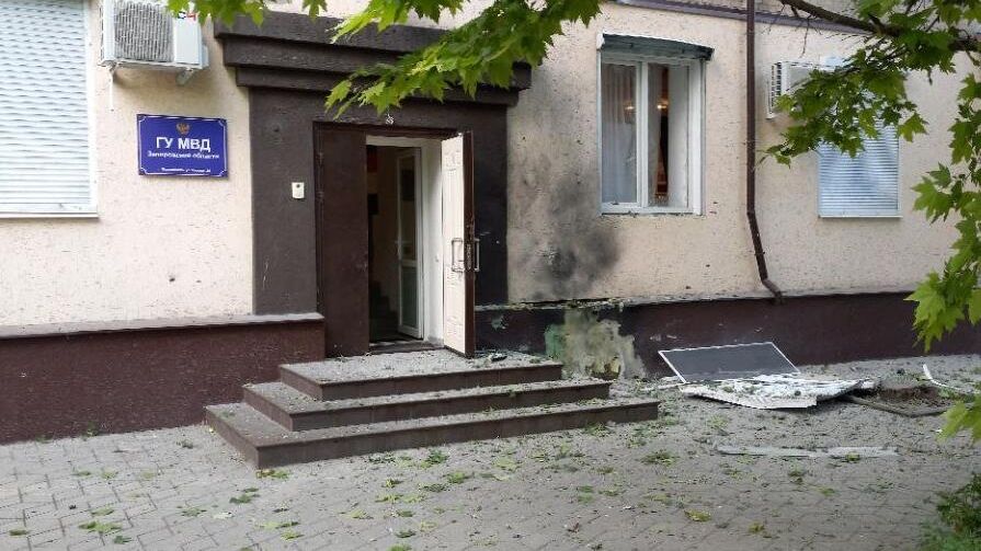 Последствия теракта, совершенного украинскими боевиками у здания МВД в Мелитополе Последствия теракта, совершенного украинскими боевиками у здания МВД в Мелитополе - РИА Новости, 1920, 13.06.2022