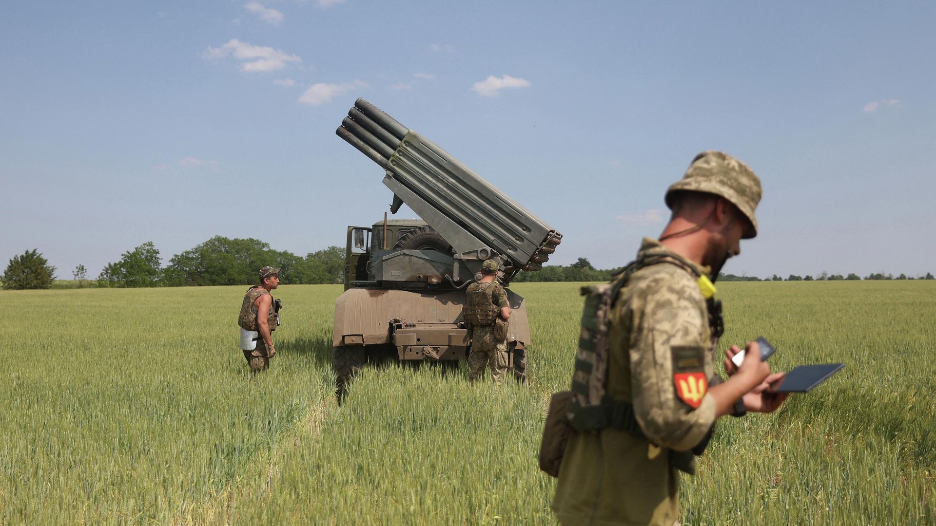 Украинская РСЗО БМ-21 Град возле Изюма Украинская РСЗО БМ-21 Град возле Изюма - РИА Новости, 1920, 15.06.2022