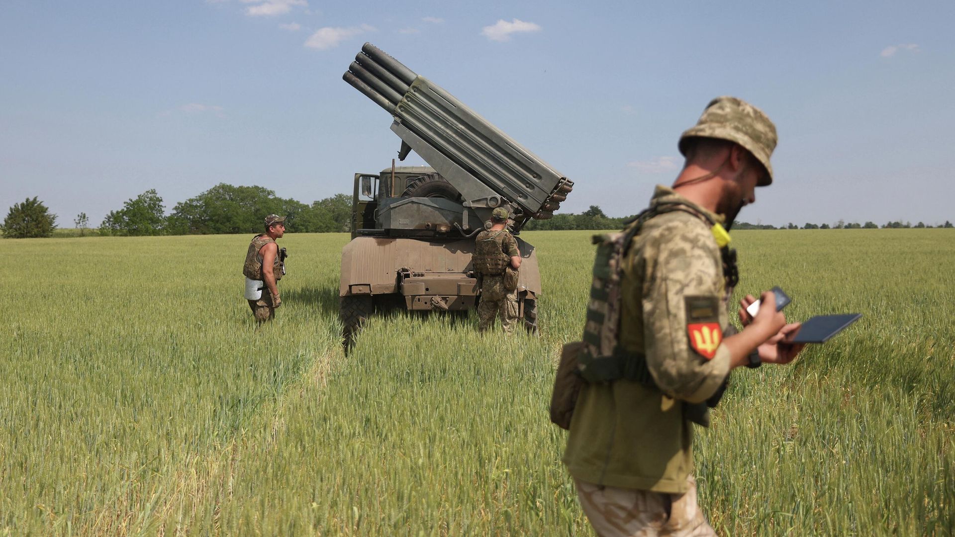 Украинская РСЗО БМ-21 Град возле Изюма Украинская РСЗО БМ-21 Град возле Изюма - РИА Новости, 1920, 15.06.2022