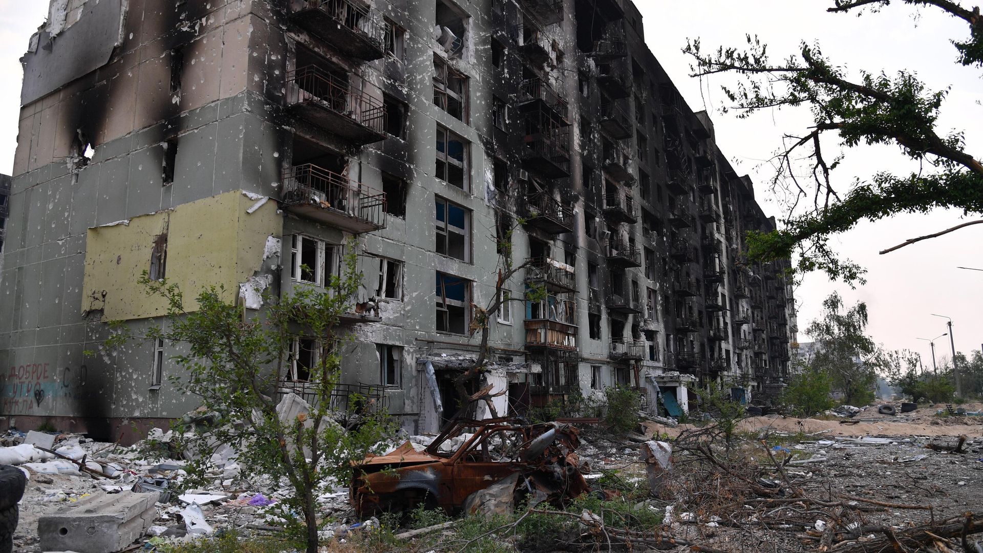 Жилой дом в Северодонецке, уничтоженный в результате обстрелов Жилой дом в Северодонецке, уничтоженный в результате обстрелов - РИА Новости, 1920, 15.06.2022