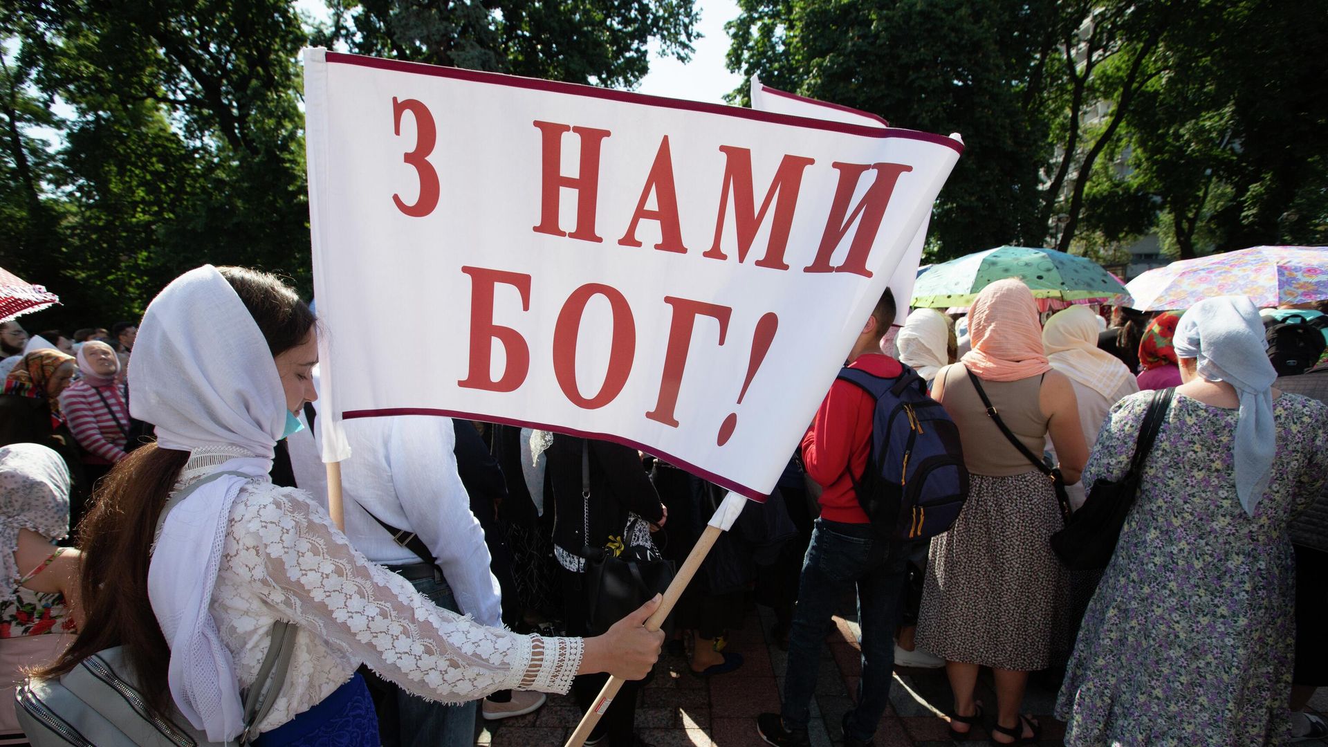 Сторонники Украинской православной церкви молитвенное стояние под зданием Верховной Рады в Киеве. 2021 год Сторонники Украинской православной церкви молитвенное стояние под зданием Верховной Рады в Киеве. 2021 год - РИА Новости, 1920, 12.06.2022