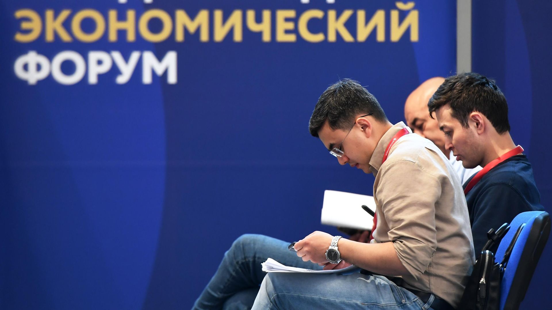 Участники в центре аккредитации Петербургского международного экономического форума – 2022 в Санкт-Петербурге Участники в центре аккредитации Петербургского международного экономического форума – 2022 в Санкт-Петербурге - РИА Новости, 1920, 15.06.2022