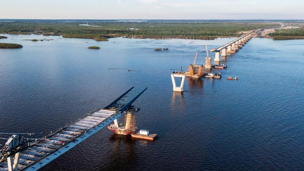 Стыковка нового моста через Зею в Благовещенске пройдет в августе Стыковка нового моста через Зею в Благовещенске пройдет в августе - РИА Новости, 1920, 15.06.2022