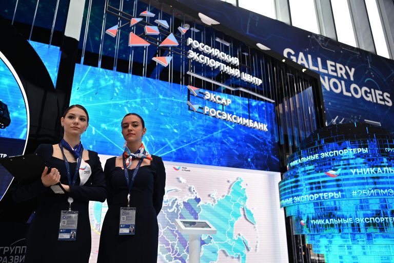 Стенд Российского экспортного центра на выставке XXV Петербургского международного экономического форума Стенд Российского экспортного центра на выставке XXV Петербургского международного экономического форума
