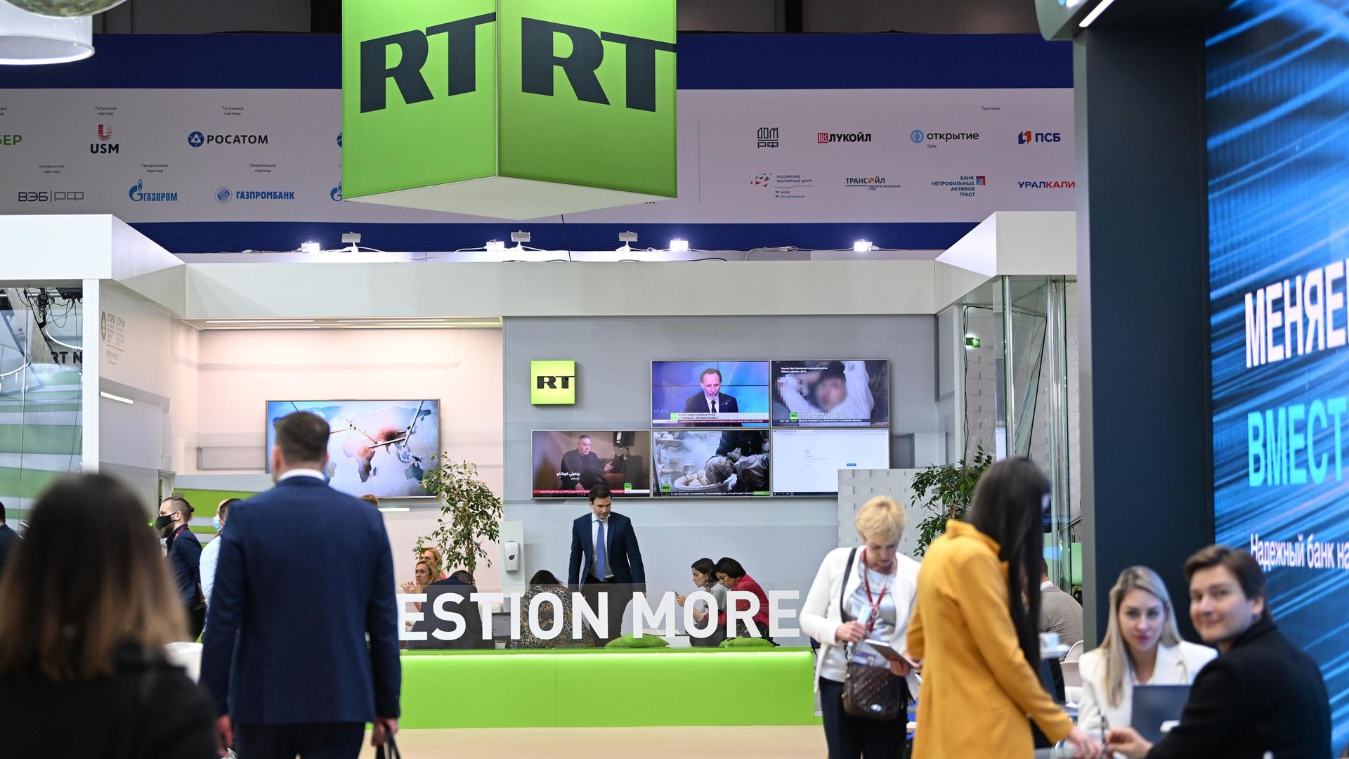 Стенд телеканала RT на ПМЭФ Стенд телеканала RT на ПМЭФ - РИА Новости, 1920, 29.07.2022