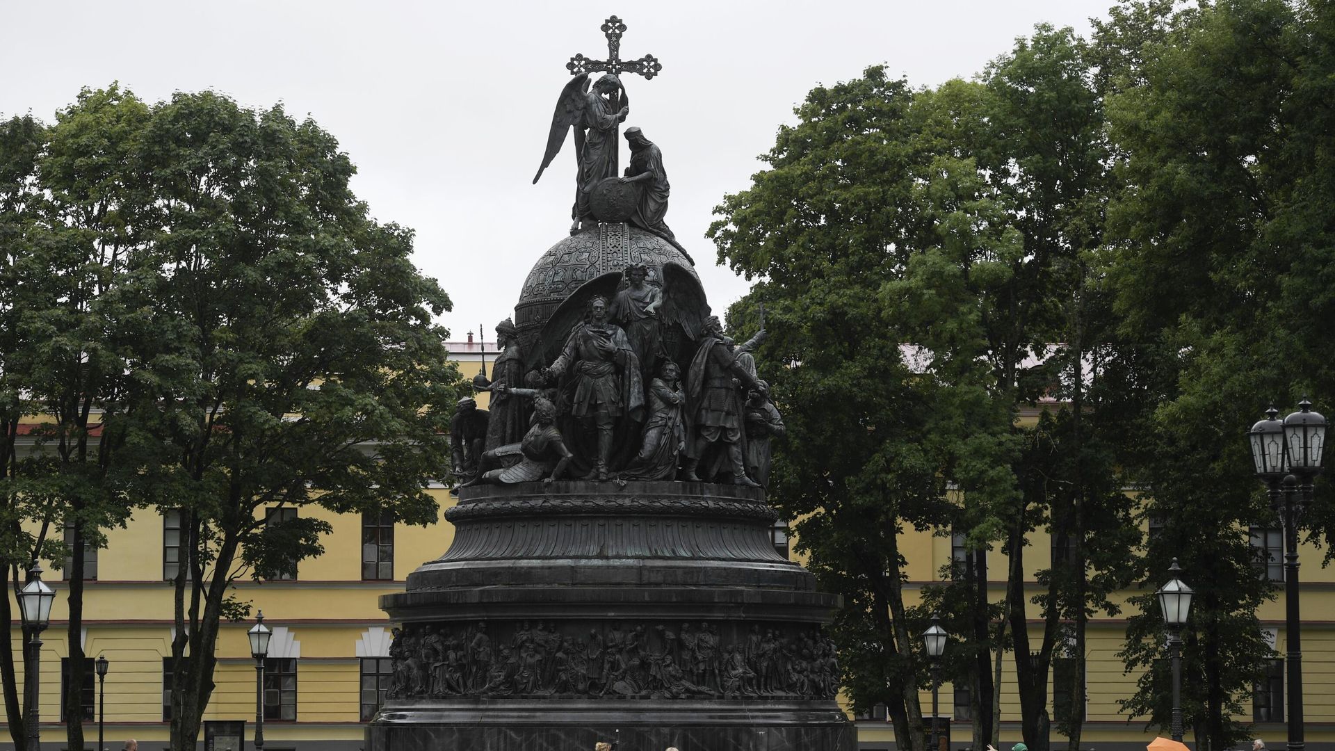 Памятник Тысячелетию России на территории кремля в Великом Новгороде Памятник Тысячелетию России на территории кремля в Великом Новгороде - РИА Новости, 1920, 28.07.2022