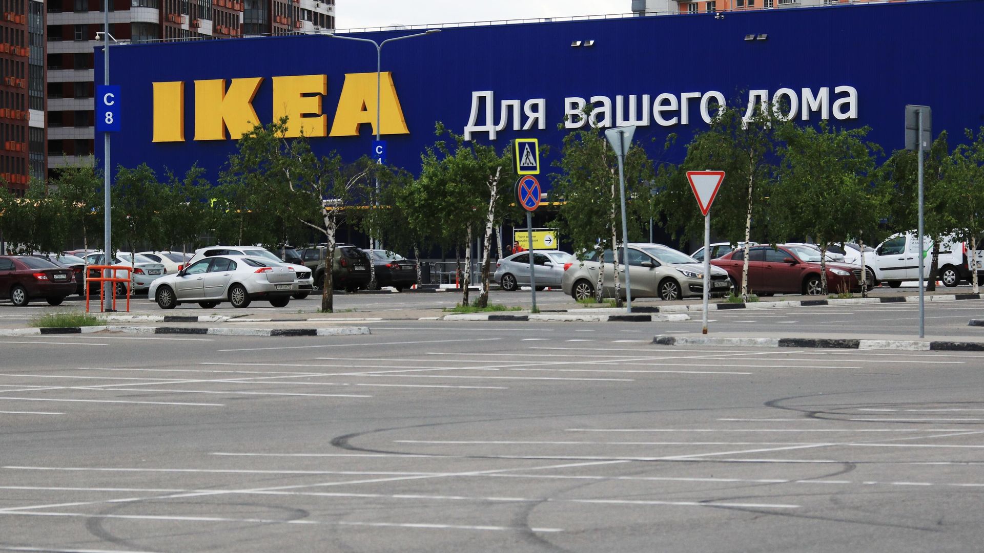 Пустая парковка у магазина Икеа в Москве Пустая парковка у магазина Икеа в Москве - РИА Новости, 1920, 05.07.2022