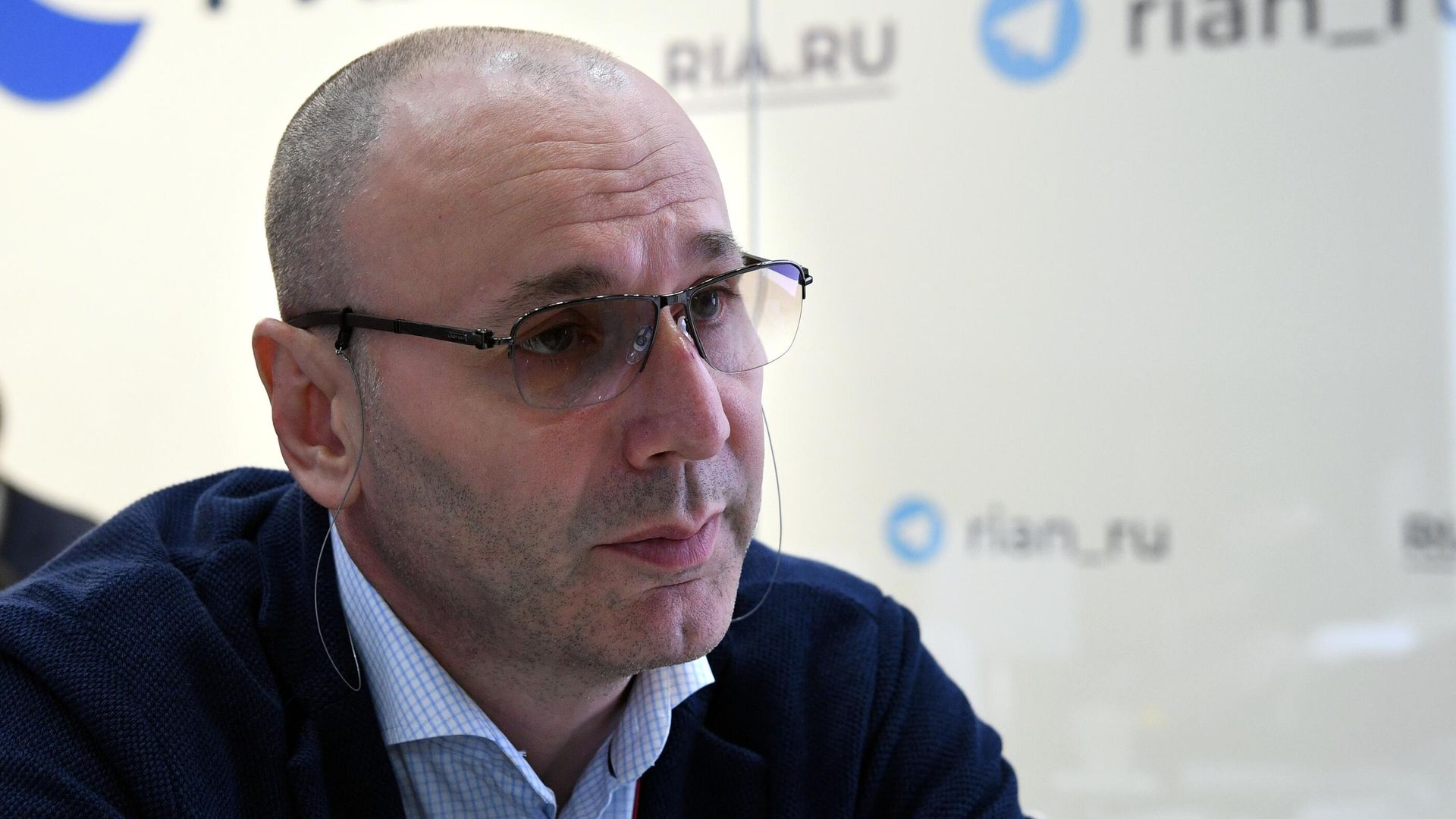 Руководитель Федеральной службы по надзору в сфере образования и науки РФ Анзор Музаев на ПМЭФ-2022 Руководитель Федеральной службы по надзору в сфере образования и науки РФ Анзор Музаев на ПМЭФ-2022 - РИА Новости, 1920, 16.06.2022
