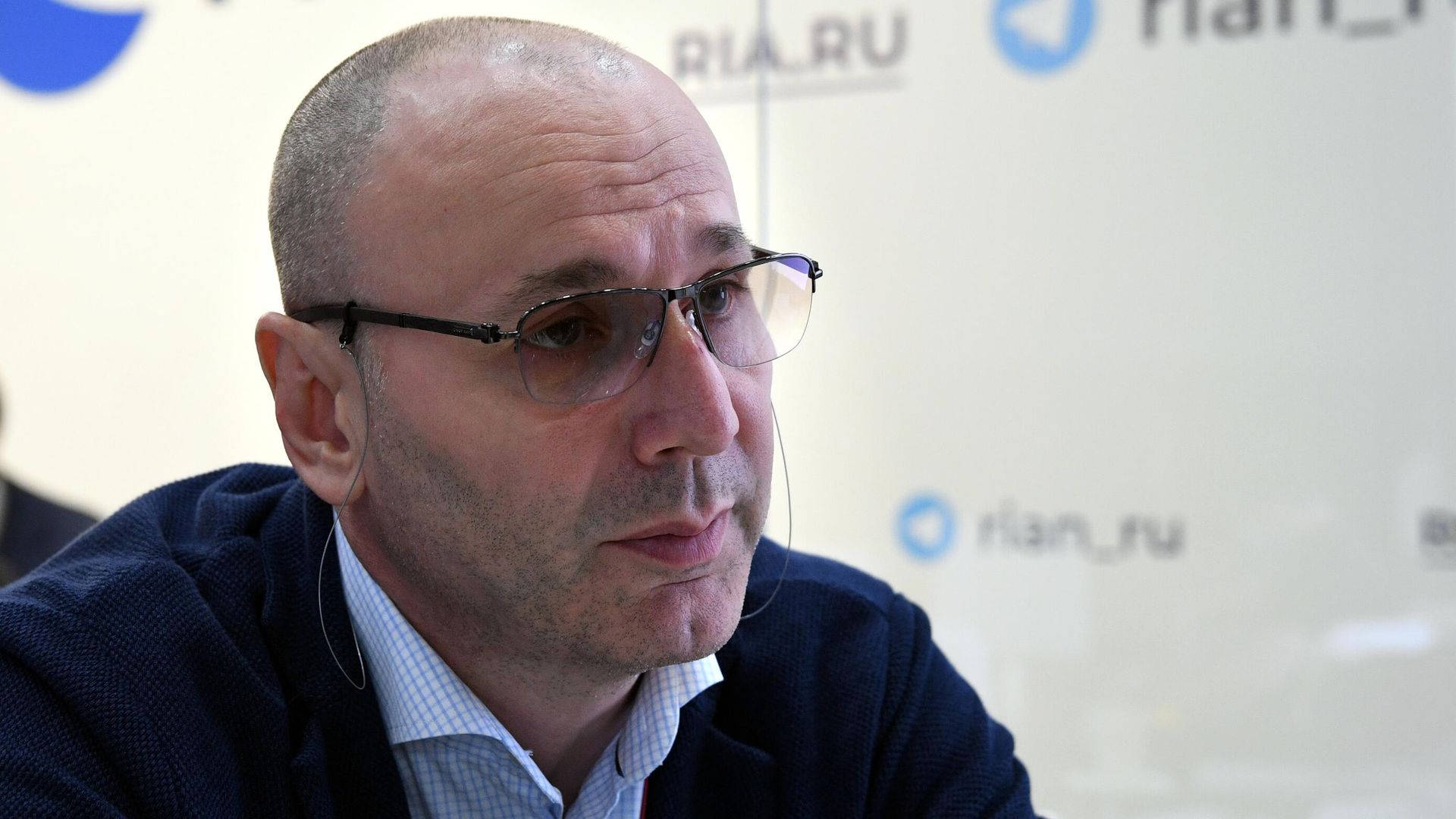 Руководитель Федеральной службы по надзору в сфере образования и науки РФ Анзор Музаев на ПМЭФ-2022 Руководитель Федеральной службы по надзору в сфере образования и науки РФ Анзор Музаев на ПМЭФ-2022 - РИА Новости, 1920, 16.06.2022