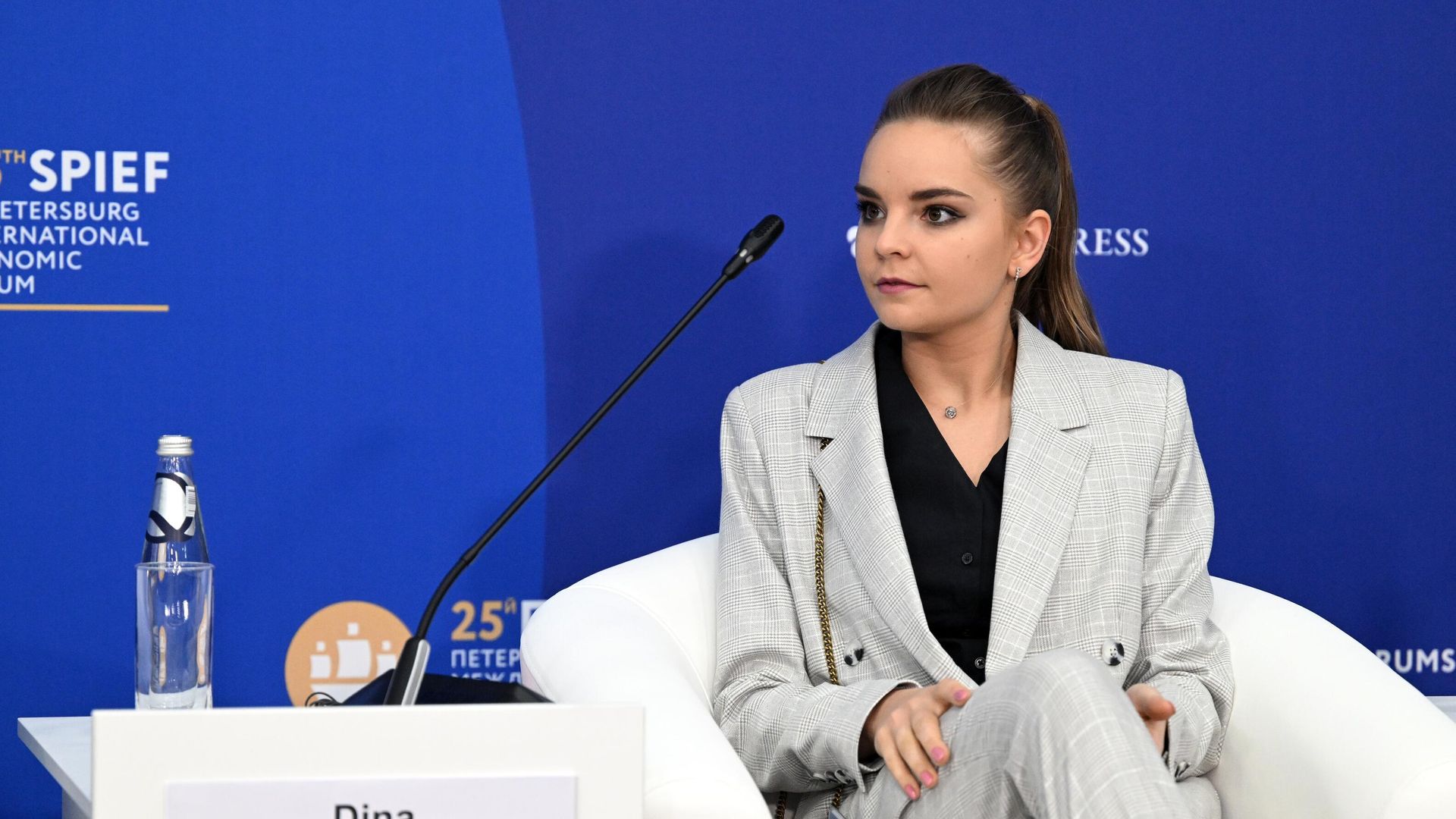 18-кратная чемпионка мира по художественной гимнастике Дина Аверина на сессии Чемпионы: от медали к бренду в рамках XXV Петербургского международного экономического форума 18-кратная чемпионка мира по художественной гимнастике Дина Аверина на сессии Чемпионы: от медали к бренду в рамках XXV Петербургского международного экономического форума - РИА Новости, 1920, 16.06.2022