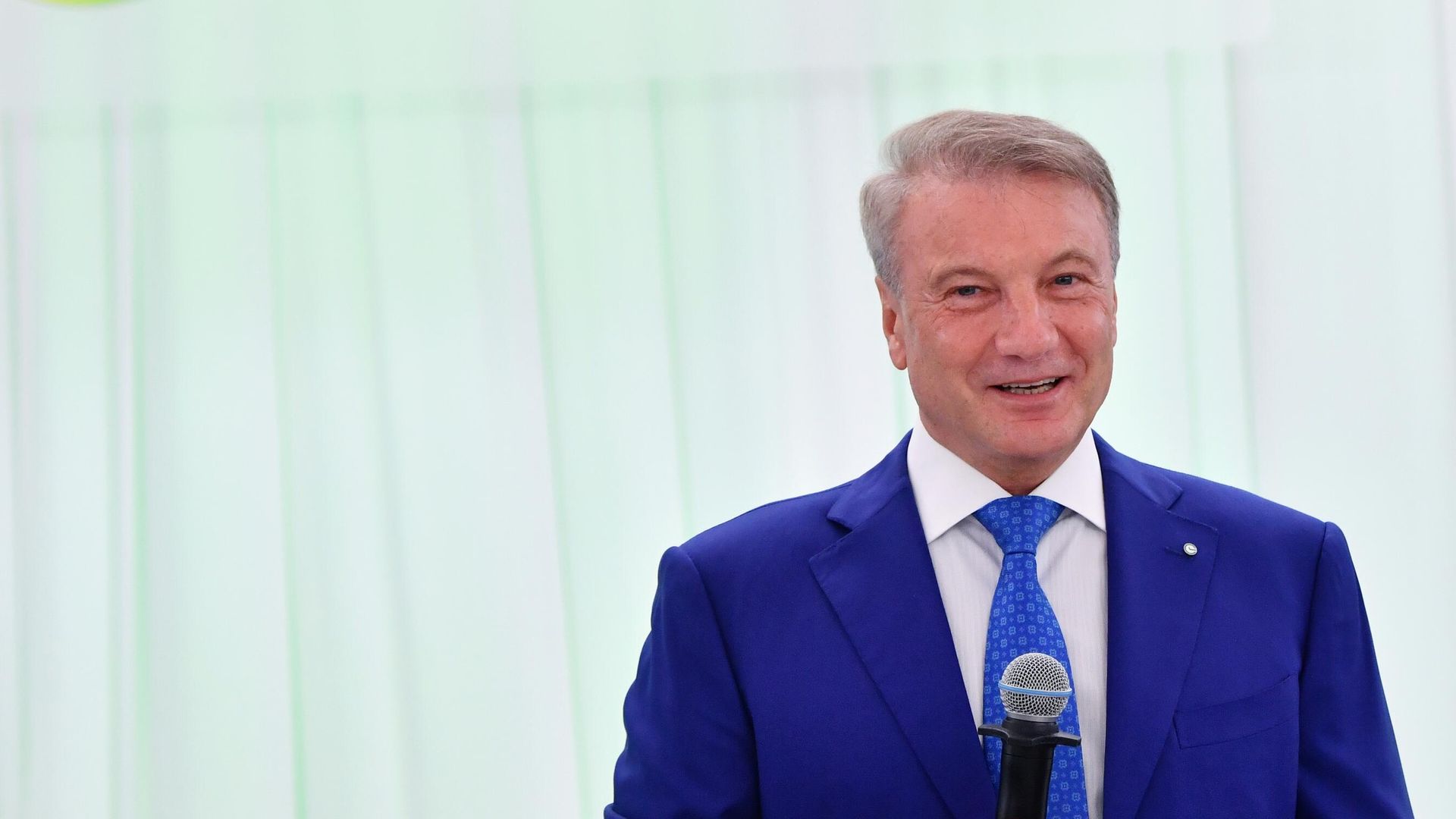 Президент, председатель правления ПАО Сбербанк Герман Греф во время бизнес-завтрака Сбера на ПМЭФ-2022 Президент, председатель правления ПАО Сбербанк Герман Греф во время бизнес-завтрака Сбера на ПМЭФ-2022 - РИА Новости, 1920, 17.06.2022