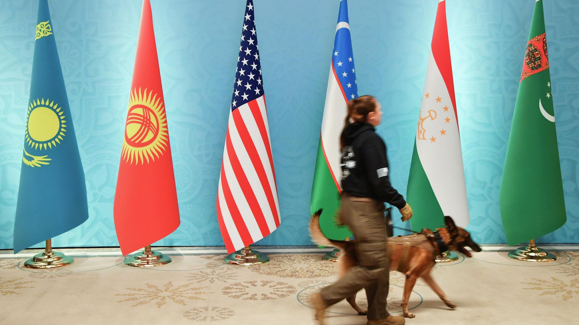 Национальные флаги Казахстана, Кыргызстана, США, Узбекистана, Таджикистана и Туркменистана Национальные флаги Казахстана, Кыргызстана, США, Узбекистана, Таджикистана и Туркменистана - РИА Новости, 1920, 22.09.2023