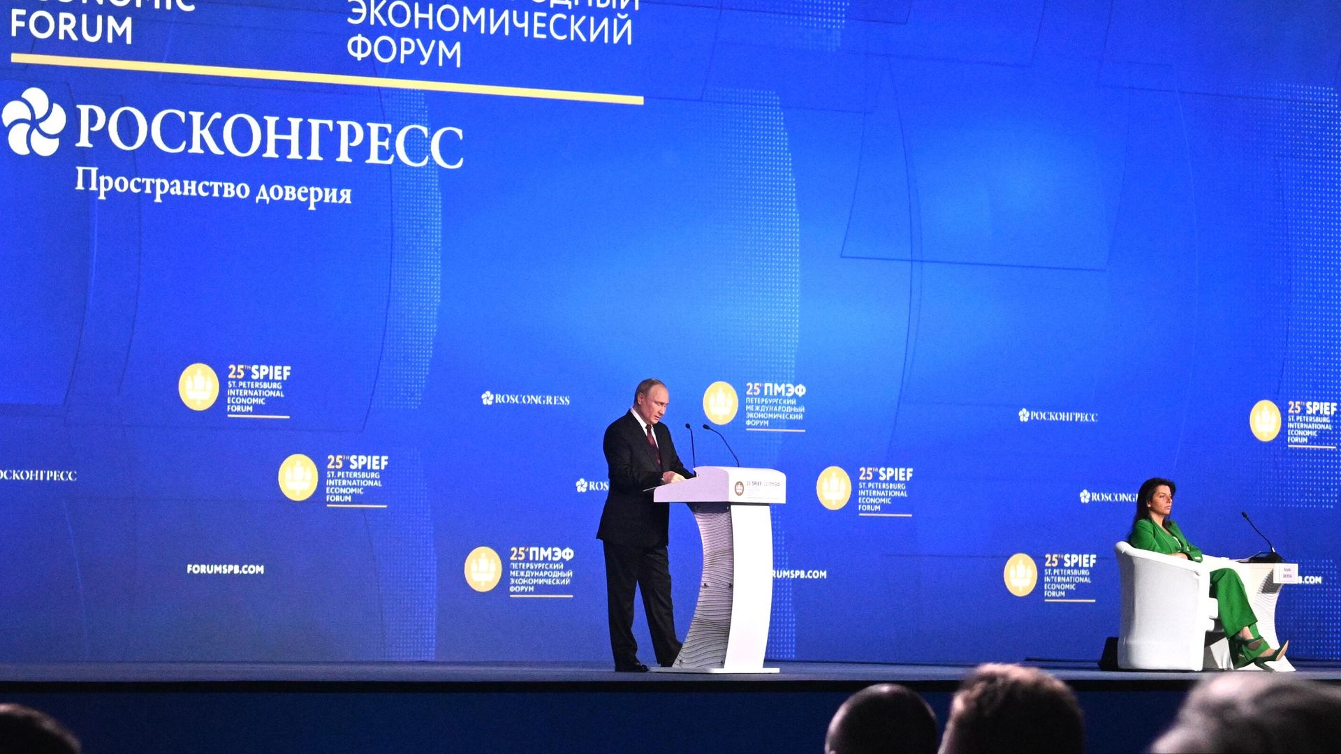 Президент РФ Владимир Путин выступает на пленарном заседании XXV Петербургского международного экономического форума Президент РФ Владимир Путин выступает на пленарном заседании XXV Петербургского международного экономического форума - РИА Новости, 1920, 17.06.2022