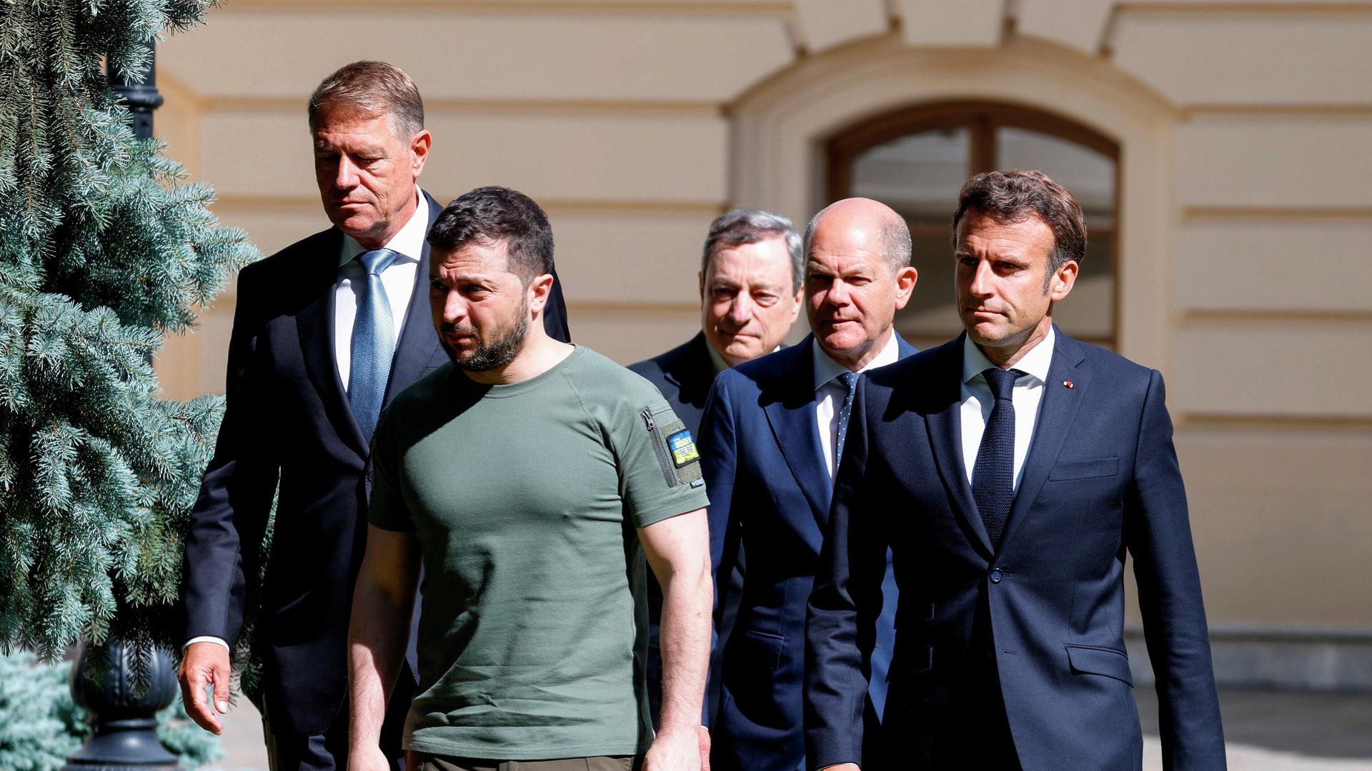 Президент Украины Владимир Зеленский во время встречи с президентом Франции Эммануэлем Макроном, канцлером ФРГ Олафом Шольцем, премьер-министром Италии Марио Драги и президентом Румынии Клаусом Йоханнисом в Киеве Президент Украины Владимир Зеленский во время встречи с президентом Франции Эммануэлем Макроном, канцлером ФРГ Олафом Шольцем, премьер-министром Италии Марио Драги и президентом Румынии Клаусом Йоханнисом в Киеве - РИА Новости, 1920, 21.06.2022
