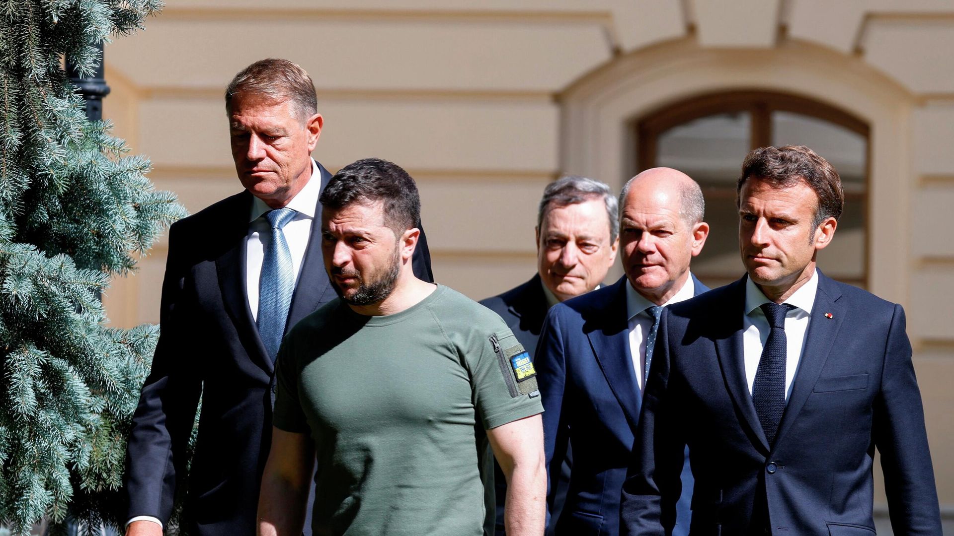 Президент Украины Владимир Зеленский во время встречи с президентом Франции Эммануэлем Макроном, канцлером ФРГ Олафом Шольцем, премьер-министром Италии Марио Драги и президентом Румынии Клаусом Йоханнисом в Киеве Президент Украины Владимир Зеленский во время встречи с президентом Франции Эммануэлем Макроном, канцлером ФРГ Олафом Шольцем, премьер-министром Италии Марио Драги и президентом Румынии Клаусом Йоханнисом в Киеве - РИА Новости, 1920, 20.06.2022