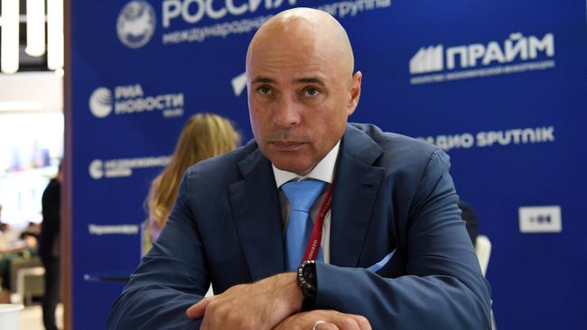 Губернатор Липецкой области Игорь Артамонов на стенде РИА Новости, представленном на ПМЭФ - 2022 
