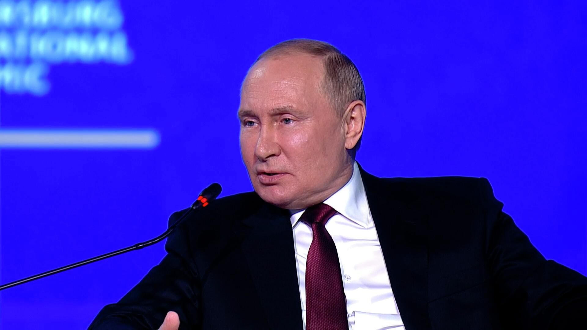 Слухи о моей смерти сильно преувеличены – Путин о неудавшемся блицкриге в отношении экономики РФ Слухи о моей смерти сильно преувеличены – Путин о неудавшемся блицкриге в отношении экономики РФ - РИА Новости, 1920, 17.06.2022