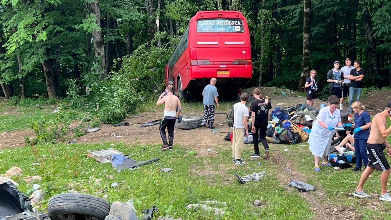 На метсе ДТП с участием туристического автобуса в Апшеронском районе Краснодарского края На метсе ДТП с участием туристического автобуса в Апшеронском районе Краснодарского края - РИА Новости, 1920, 18.06.2022