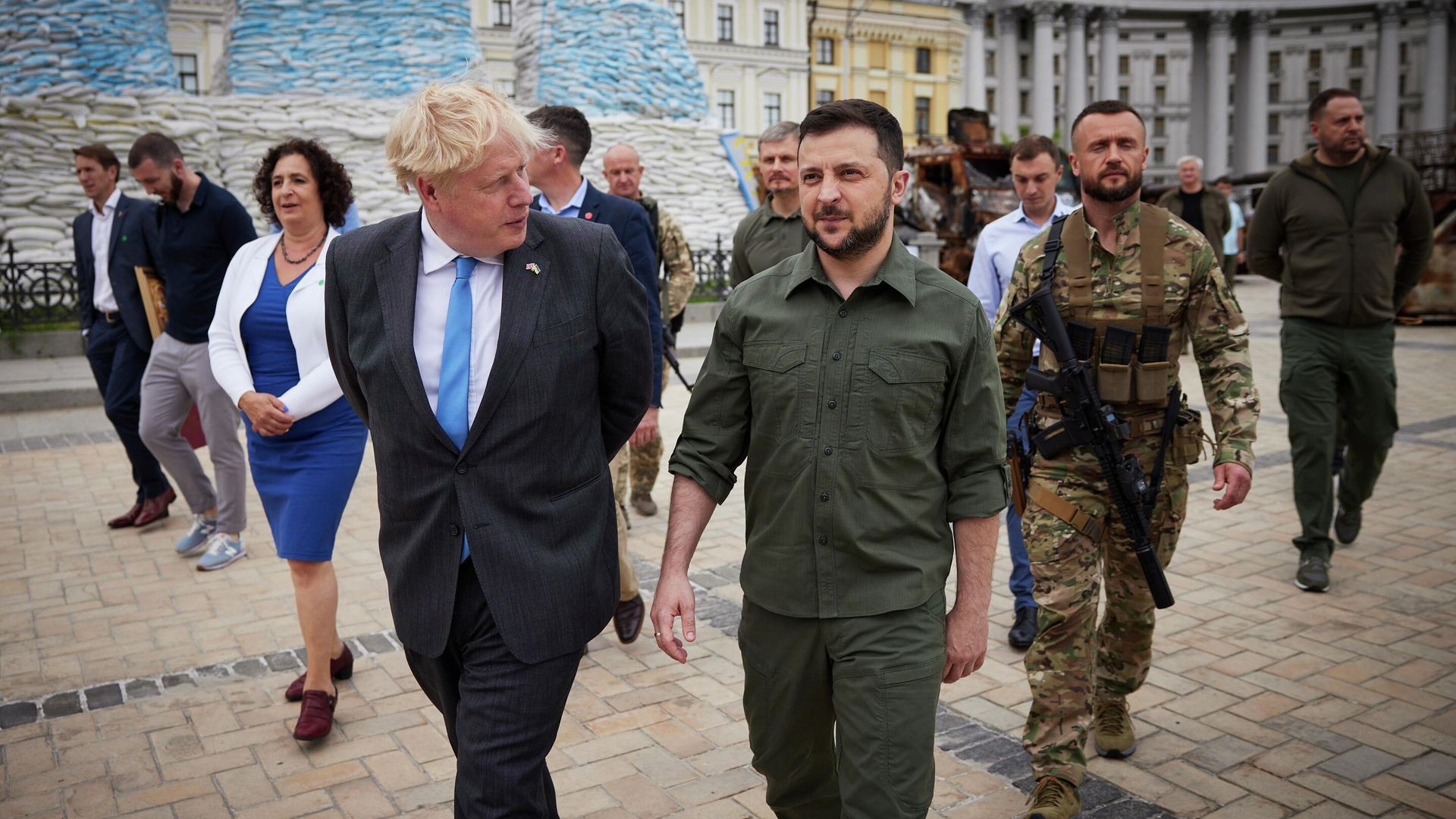 Премьер-министр Великобритании Борис Джонсон и президент Украины Владимир Зеленский во время встречи в Киеве Премьер-министр Великобритании Борис Джонсон и президент Украины Владимир Зеленский во время встречи в Киеве - РИА Новости, 1920, 26.06.2022