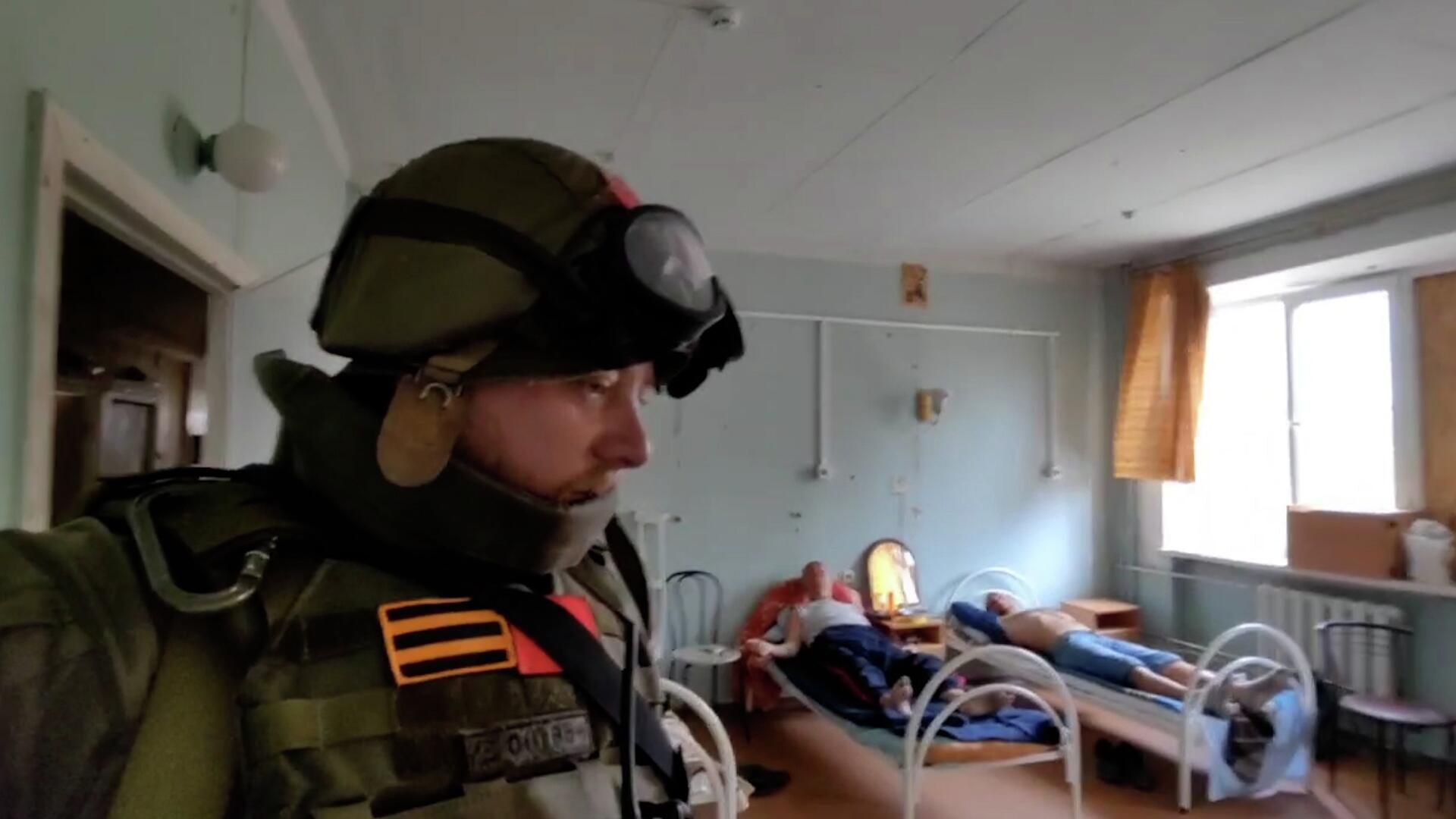 Работает только одно отделение – корреспондент РИА Новости об обстреле ВСУ больницы Северодонецка Работает только одно отделение – корреспондент РИА Новости об обстреле ВСУ больницы Северодонецка - РИА Новости, 1920, 19.06.2022
