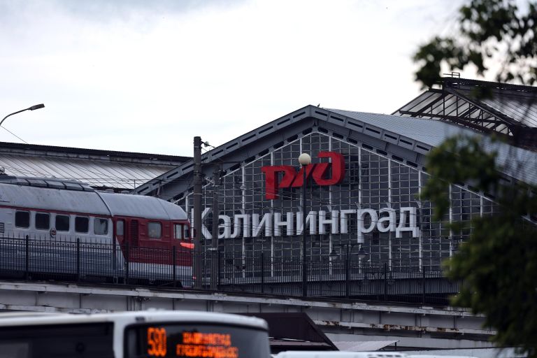 Железнодорожные вагоны на путях сортировочной станции в Калининграде Железнодорожные вагоны на путях сортировочной станции в Калининграде