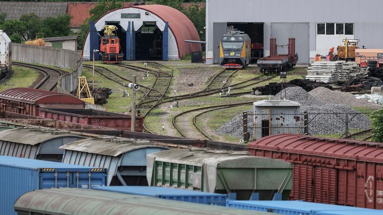 Железнодорожные вагоны на путях сортировочной станции в Калининграде Железнодорожные вагоны на путях сортировочной станции в Калининграде